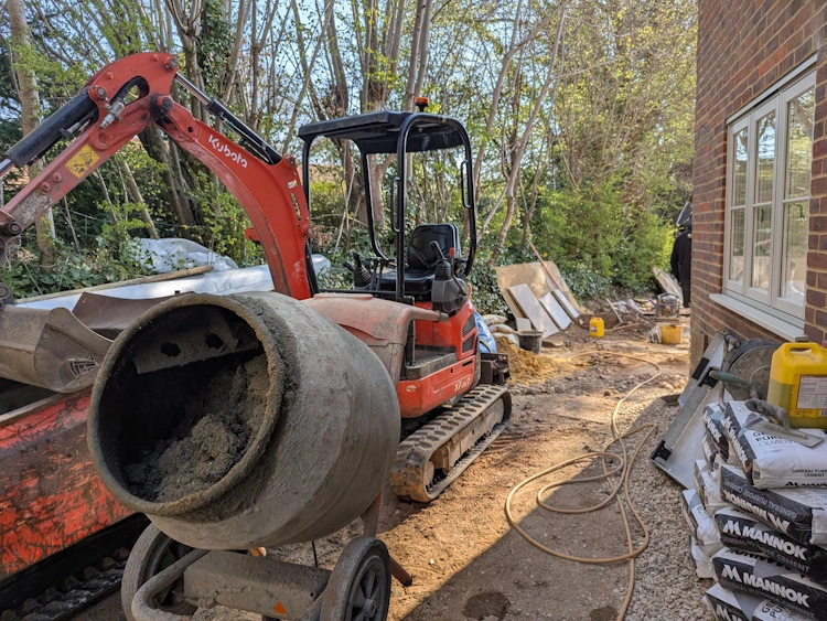 Balance of open and private spaces with planting around the terrace