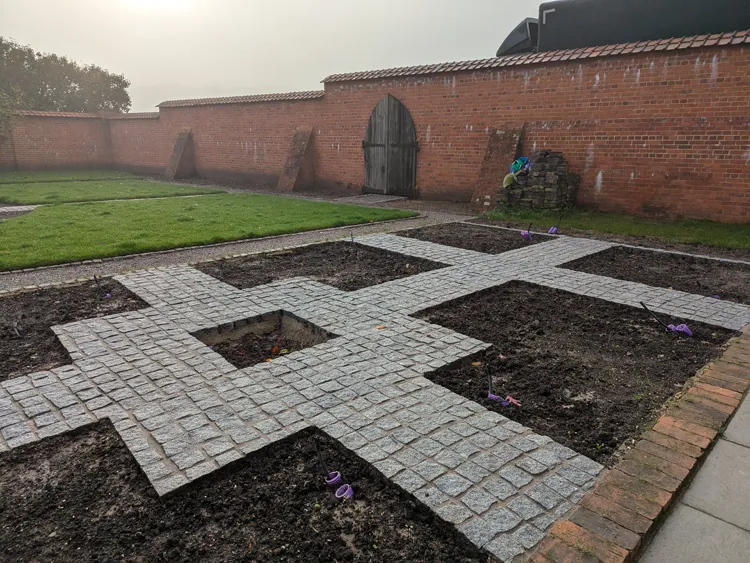 Network of laid paths with new beds between