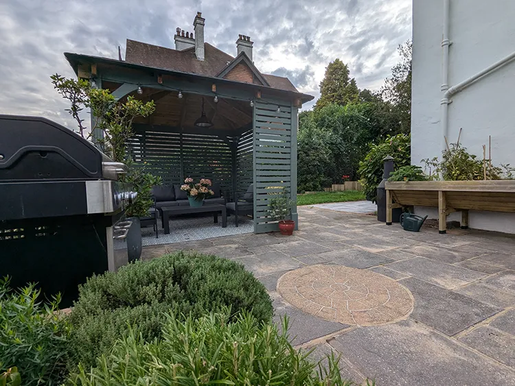 Paving on terrace with a circle design made from bricks